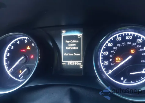 2019 Toyota Camry Le z USA, uszkodzony, nr VIN 4T1B11HK9KU164128